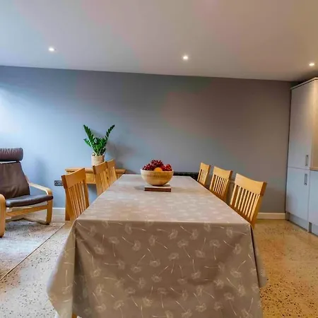 Wensleydale Halls * Leyburn