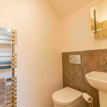 Wensleydale Halls * Leyburn